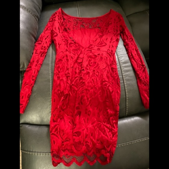 Red Lace Backless cocktail dress - size small S - forever21 - Picture 3 of 4